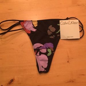 NWT Calvin Klein floral string thong M